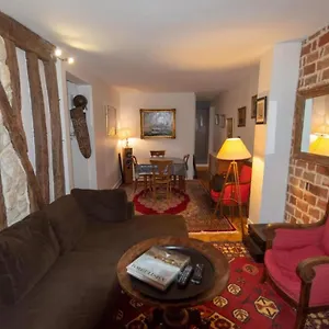  Appartamento Very French Two Bedroom In The Heart Of Francia