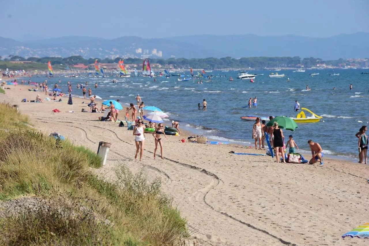 הייר Camping Le Mediterranee אתר קמפינג